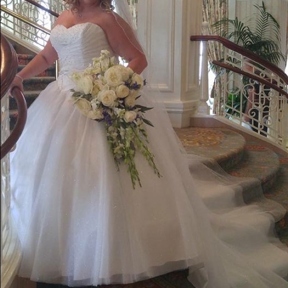 Wedding Dress custom enhanced with Swarovski crystals - Picture 7 of 7